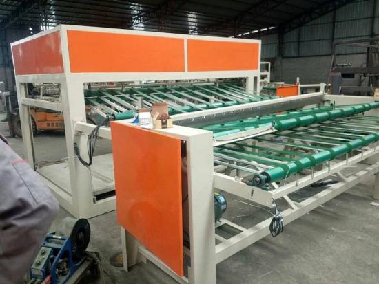 Automatic wood veneer clipper and stacker